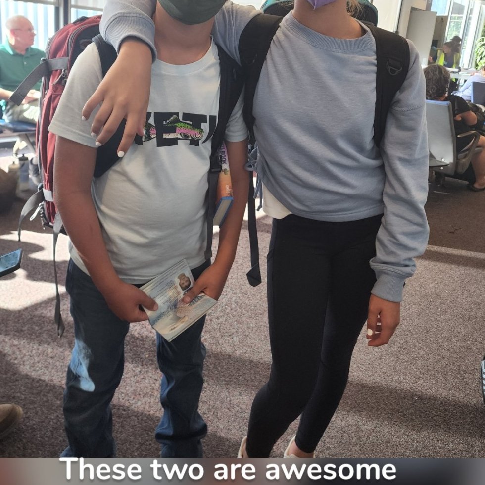 These two are awesome travelers. They take care of themselves and their own luggage and know how to go through TSA 🙌
